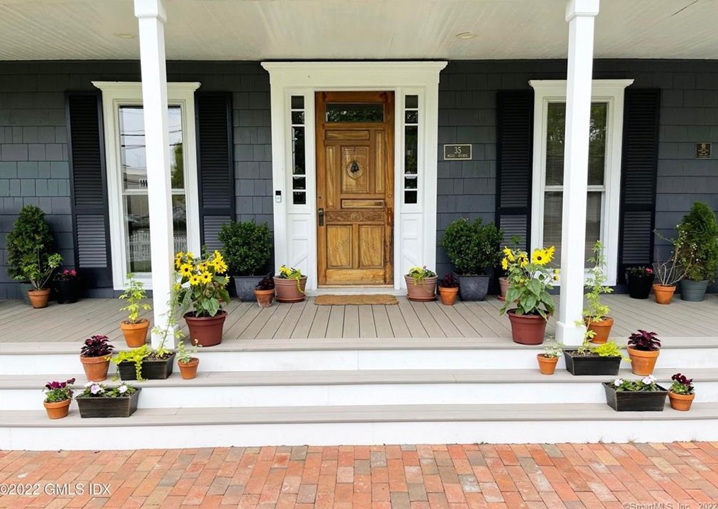 35 Mead Ave, Cos Cob, CT 06807-2707