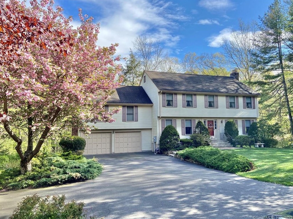 177 Hollister Dr, Avon, CT 06001