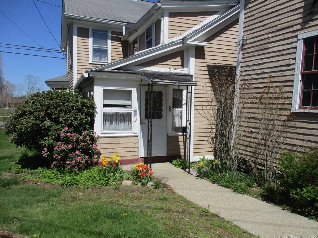 219 School St, Putnam, CT 06260