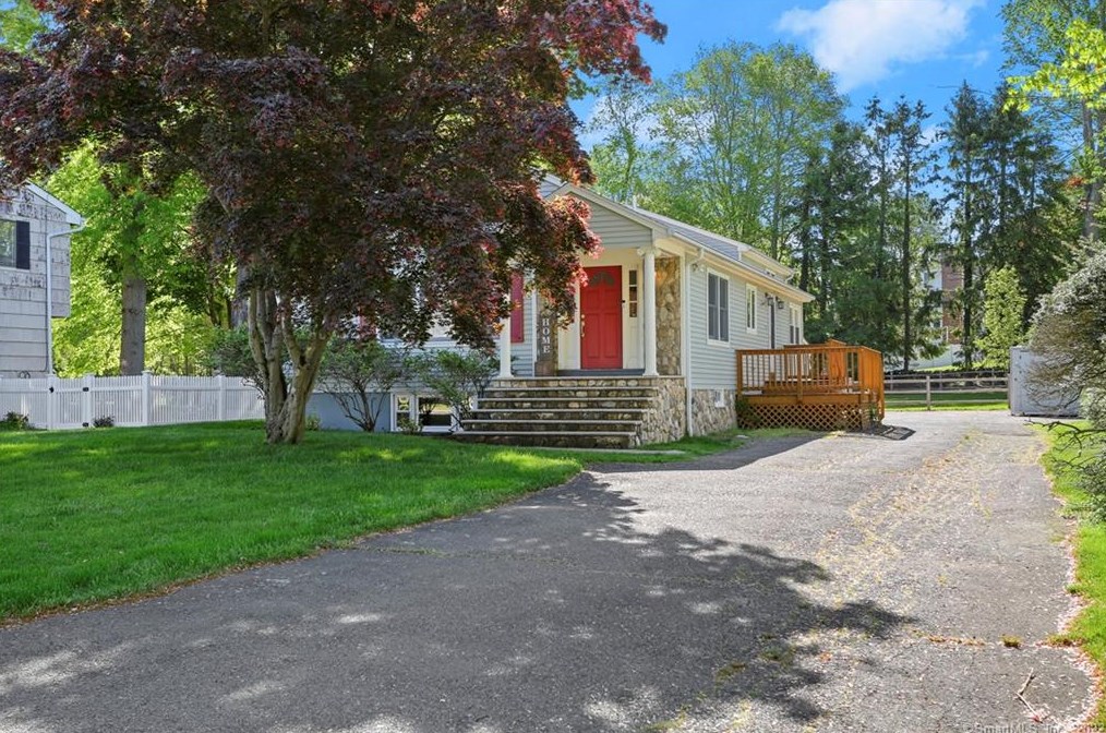 39 Windsor Rd, Fairfield, CT 06824