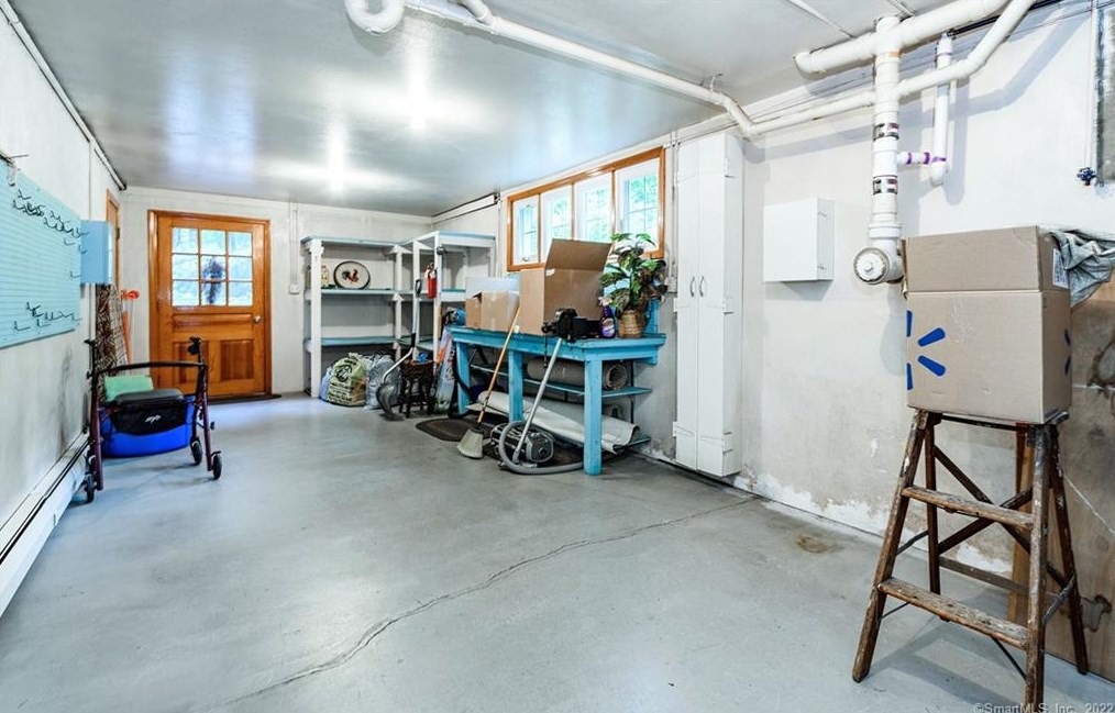 75 Tamara Cir, Avon CT 06001-2234 exterior