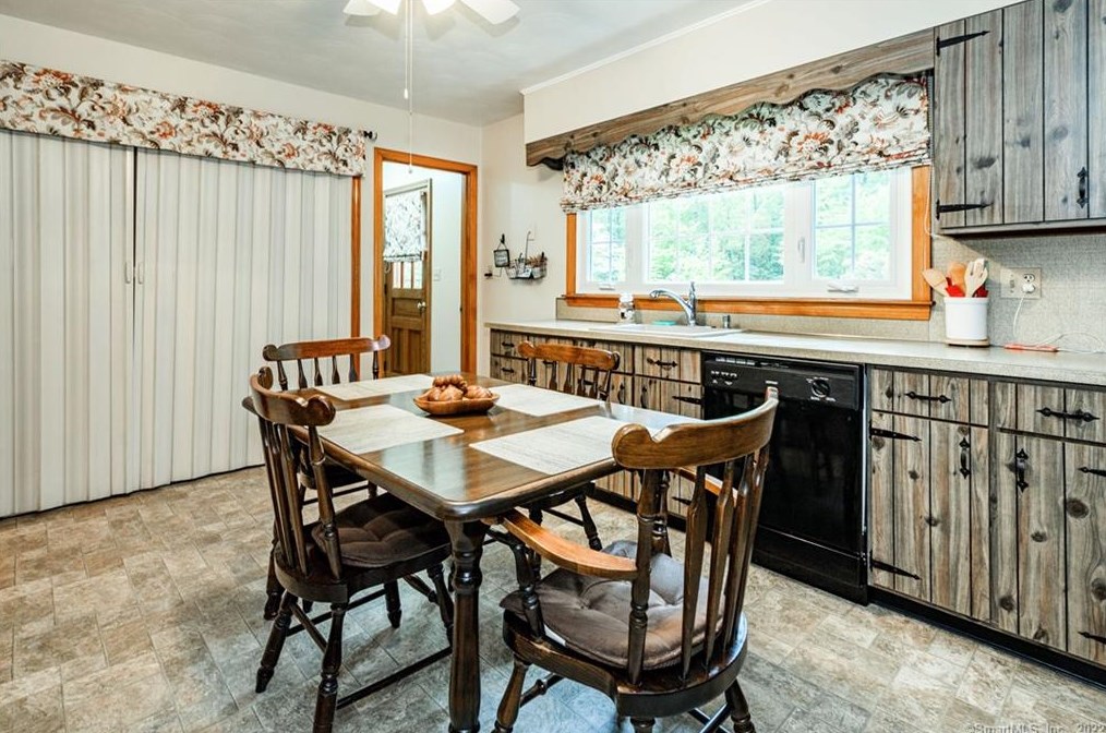 75 Tamara Cir, Avon CT 06001-2234 exterior