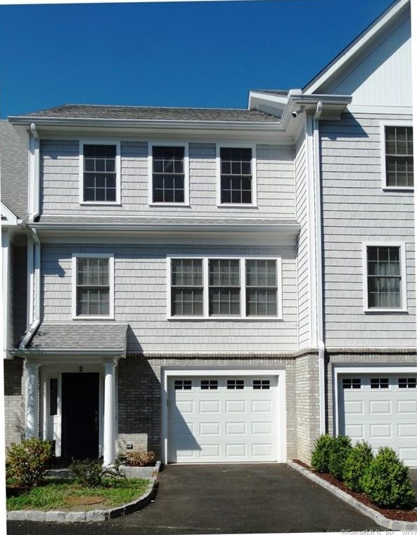 50 Campfield Dr, Fairfield, CT 06825-3720
