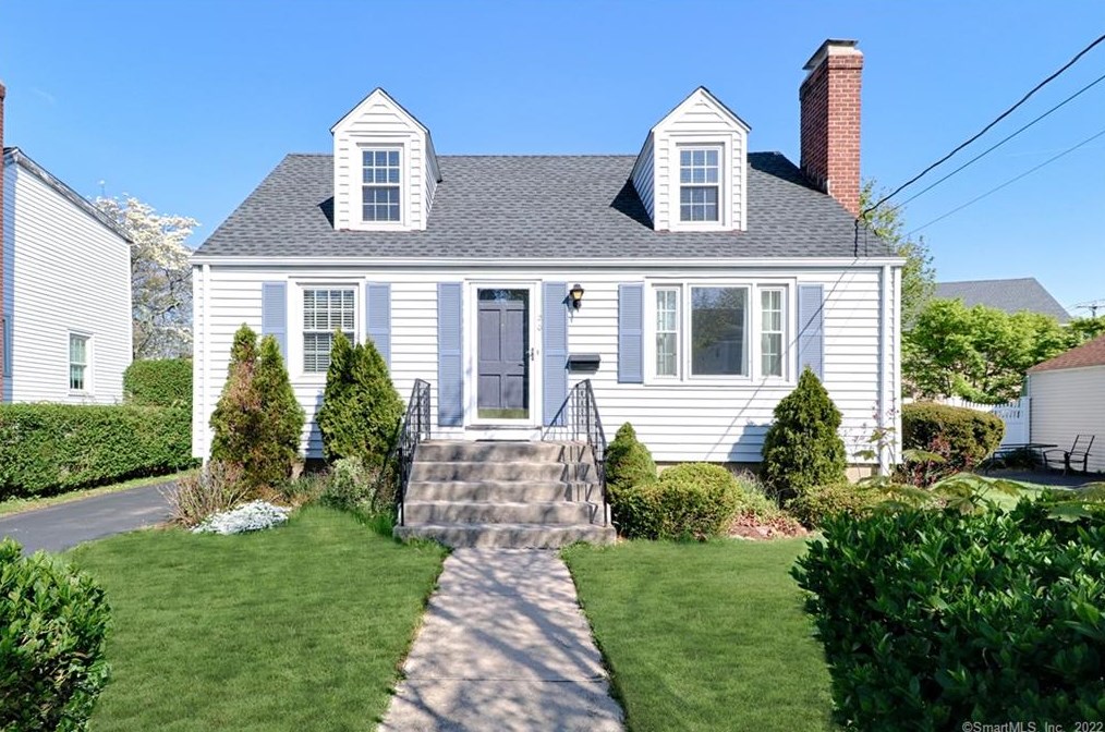 20 Howard St, Fairfield, CT 06824