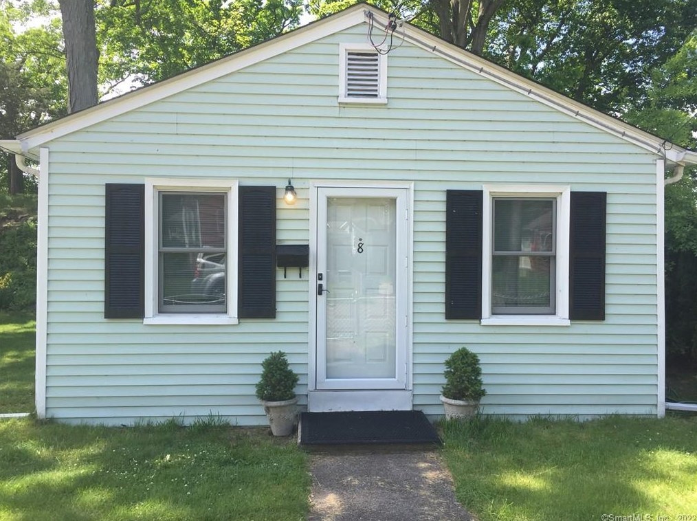 8 Cary Rd, Riverside, CT 06878