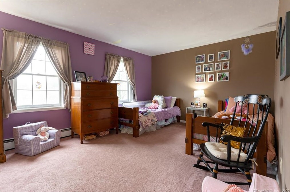 2 Stuart Dr, Newtown CT  06470-2767 exterior