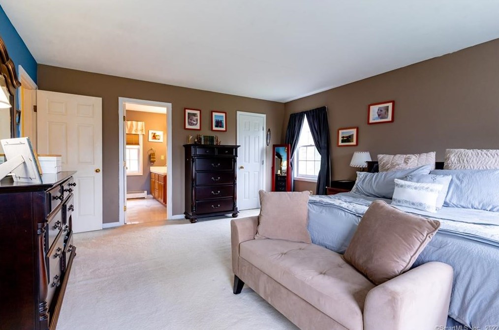 2 Stuart Dr, Newtown CT  06470-2767 exterior