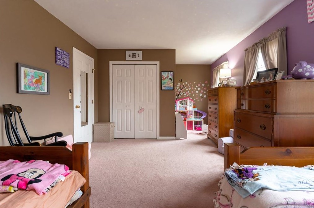 2 Stuart Dr, Newtown CT  06470-2767 exterior