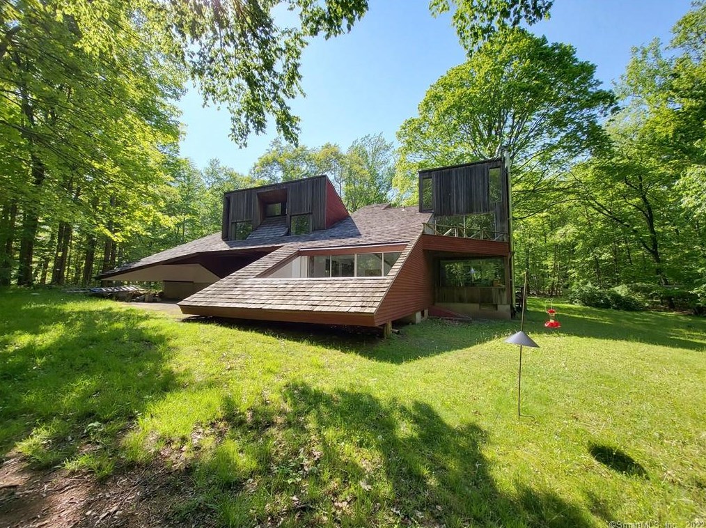 175 Chestnut Ln, New-Haven, CT 06518 exterior