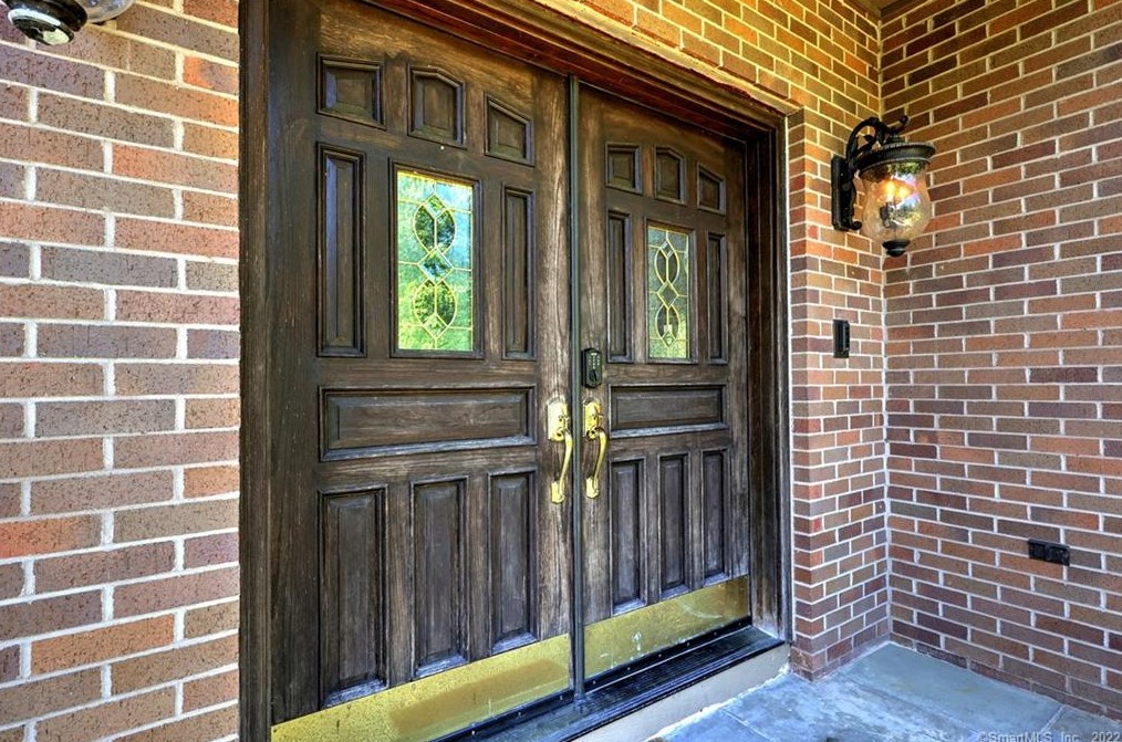 6 Old Country Rd, New-Haven, CT 06525 exterior