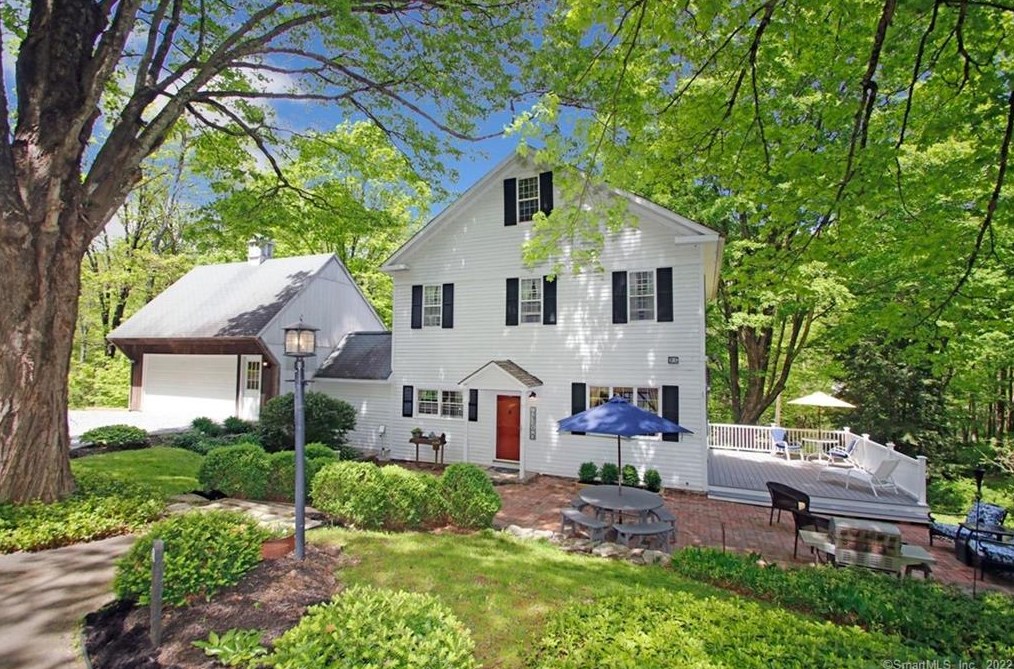 88 Paper Mill Rd, Woodbury, CT 06798