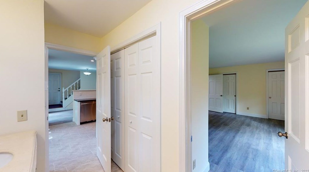 61 Duane Ln, Unionville CT  06013-1307 exterior