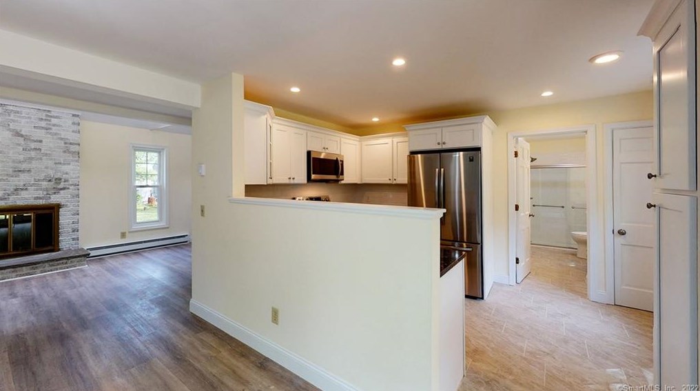 61 Duane Ln, Unionville CT  06013-1307 exterior