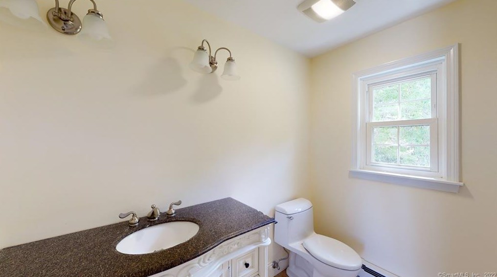 61 Duane Ln, Unionville CT  06013-1307 exterior