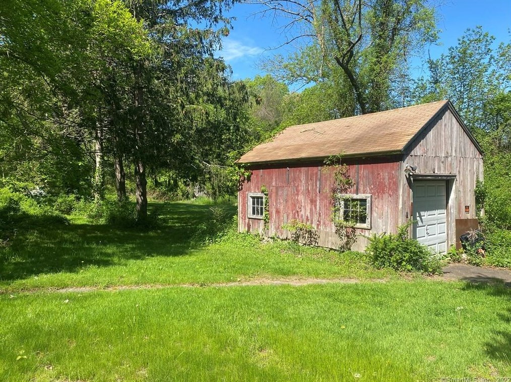 6 Lebanon Rd, North Franklin, CT 06254