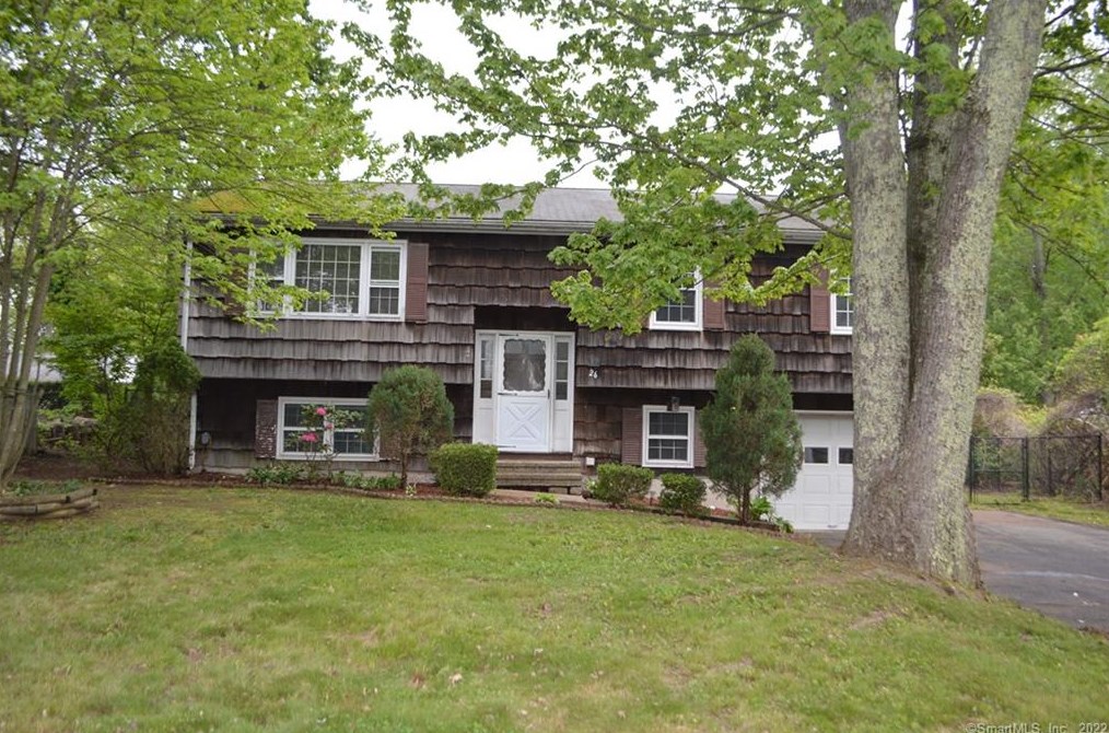 26 Longview Ave, Danbury, CT 06811 exterior