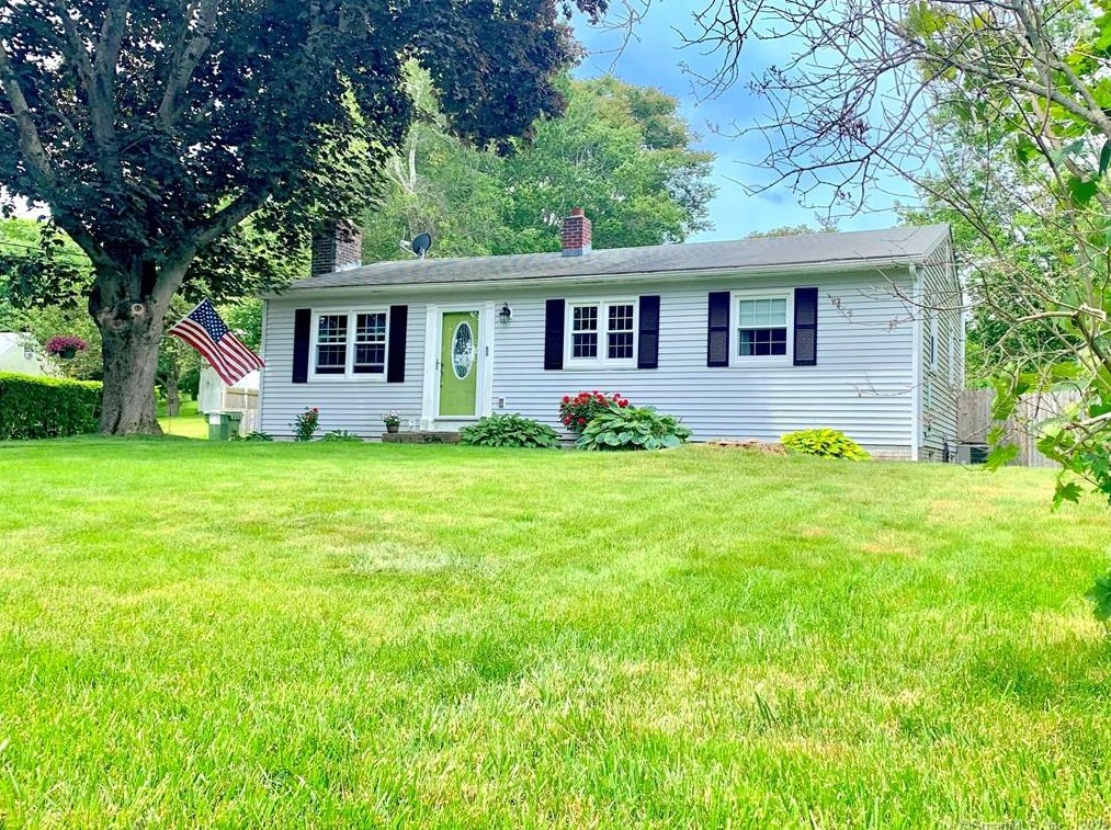 7 Carriage Dr, Clinton, CT 06413