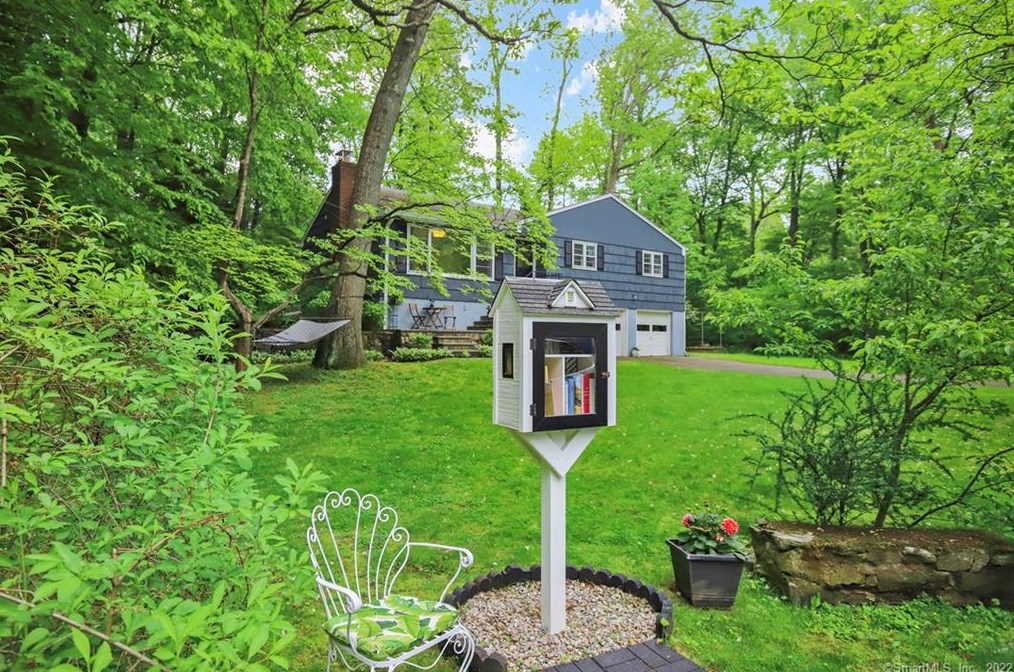 2 Steppingstone Rd, Norwalk, CT 06850