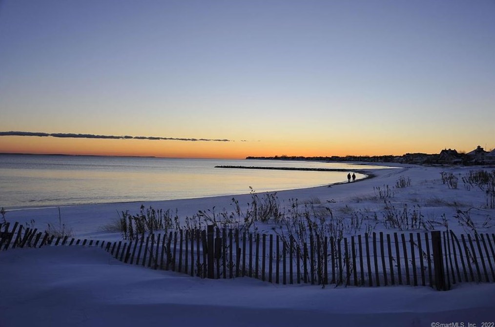 1026 Merritt St, Fairfield CT 06825-1531 exterior