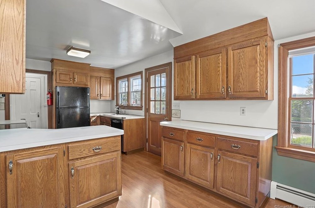 1026 Merritt St, Fairfield CT 06825-1531 exterior