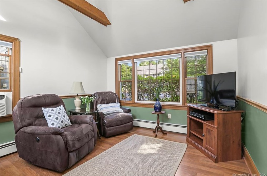 1026 Merritt St, Fairfield CT 06825-1531 exterior