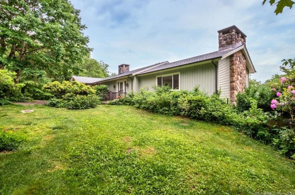 61 Highridge Rd, Simsbury, CT 06092-2003