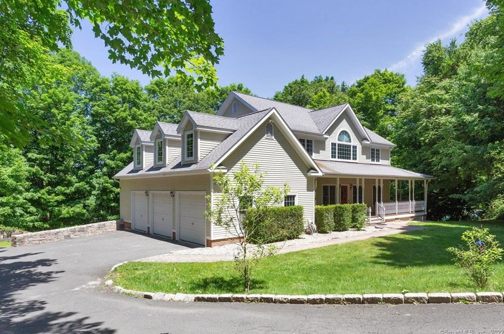 43 Windaway Rd, Bethel, CT 06801