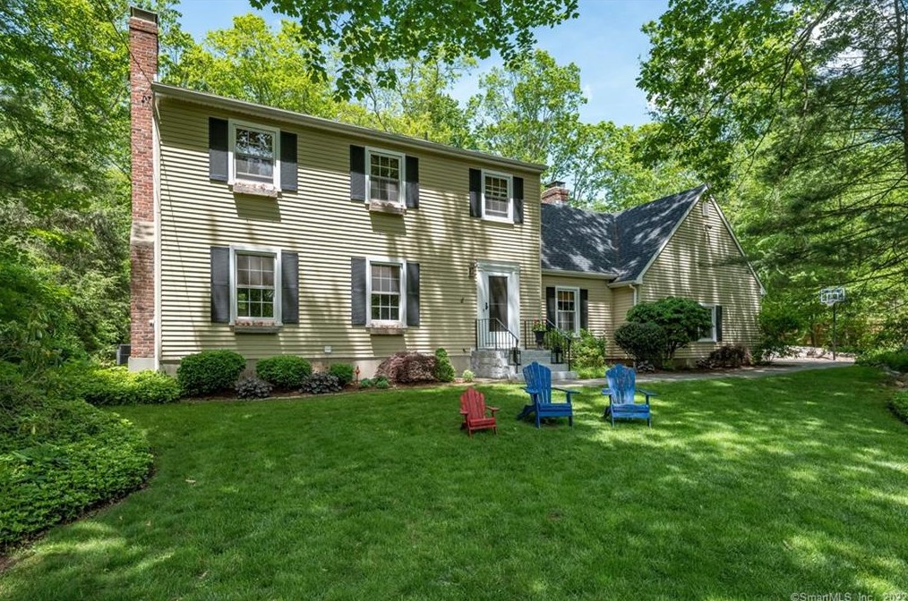 155 Talcott Rd, Guilford, CT 06437-5001