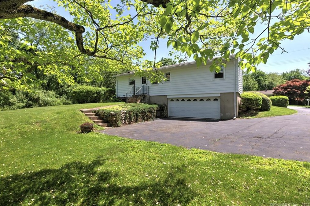 131 Goebel Rd, New Haven, CT 06514 exterior