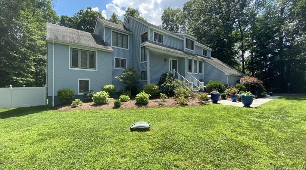 19 Willow Ct, Ridgefield, CT 06877