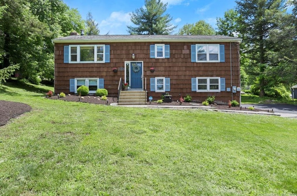 31 Payne Rd, Bethel, CT 06801