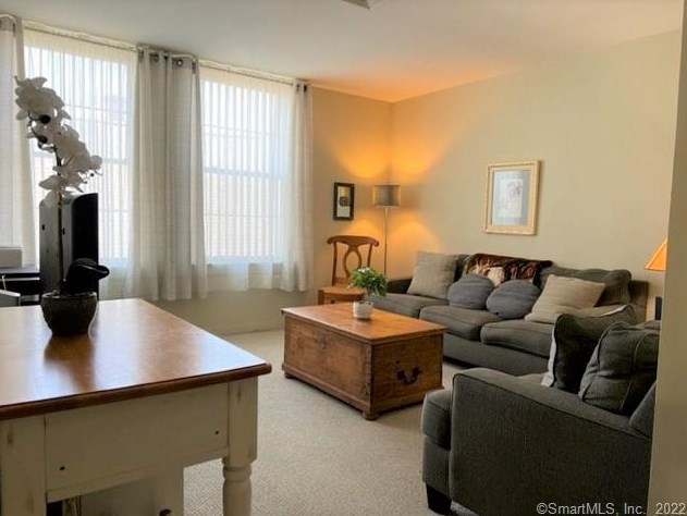 384 Howe Ave #2f, Huntington, CT 06484