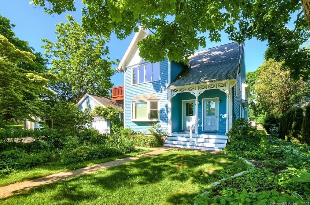 4 Grove St, Branford, CT 06405