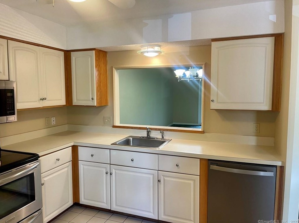 77 Simsbury Lndg, Simsbury, CT 06070-1438
