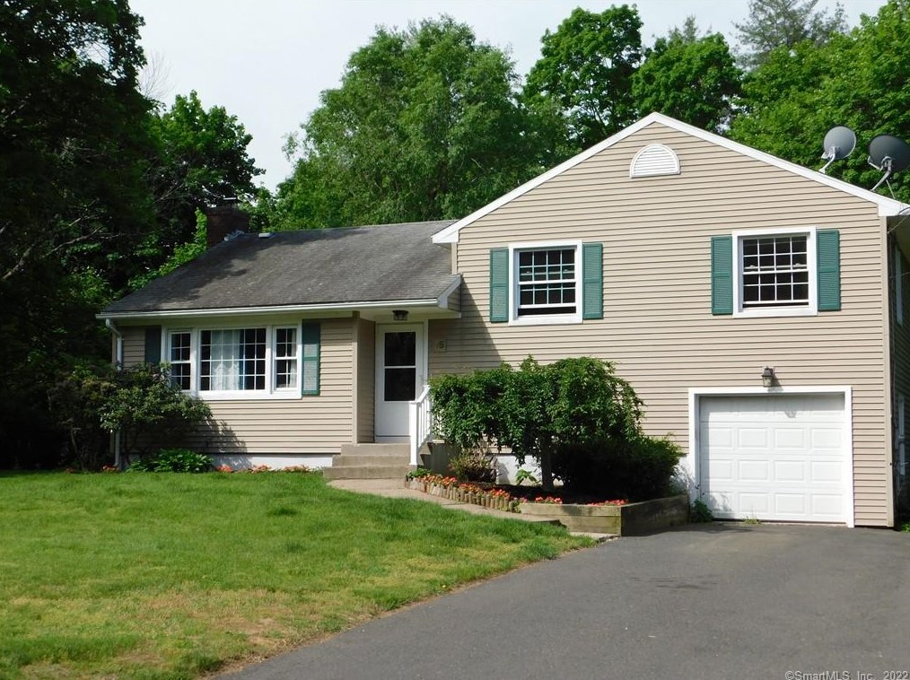 15 Deerfield Ln, Simsbury, CT 06070 exterior