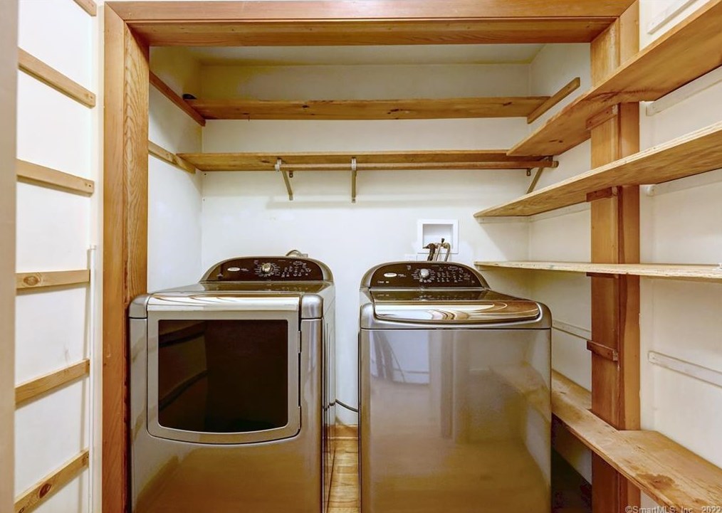 70 Acorn Hl Rd, New Haven CT 06525-1021 exterior