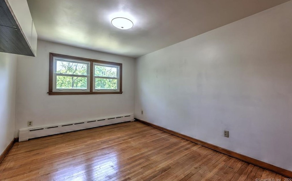 70 Acorn Hl Rd, New Haven CT 06525-1021 exterior