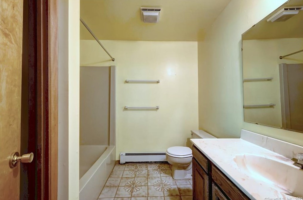 70 Acorn Hl Rd, New Haven CT 06525-1021 exterior