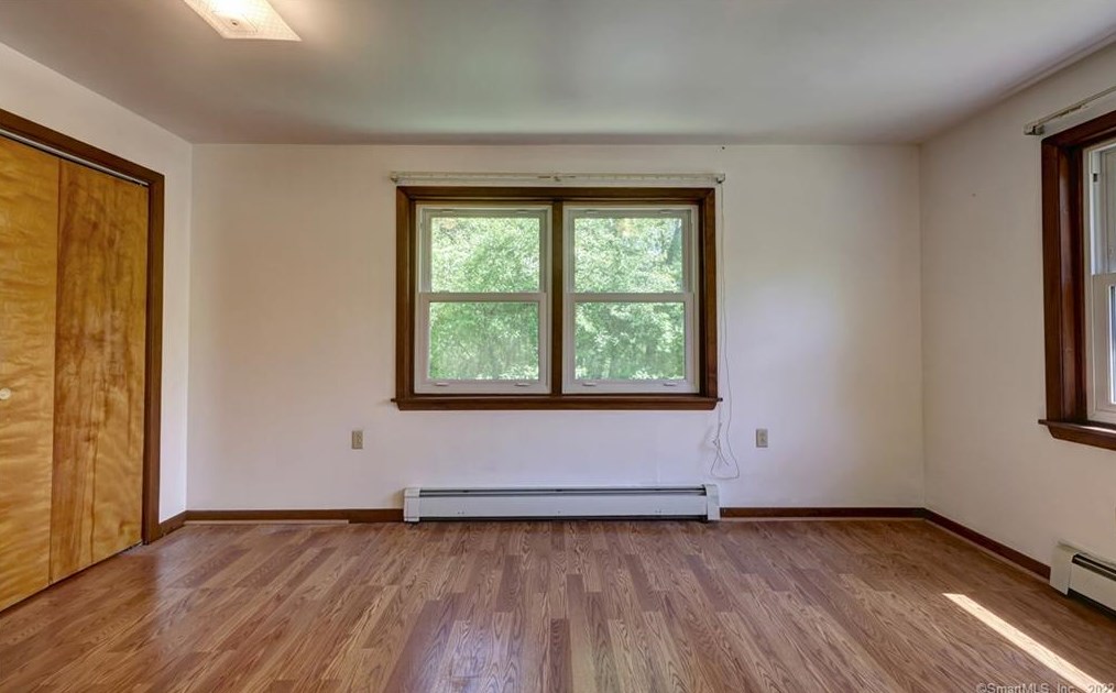 70 Acorn Hl Rd, New Haven CT 06525-1021 exterior