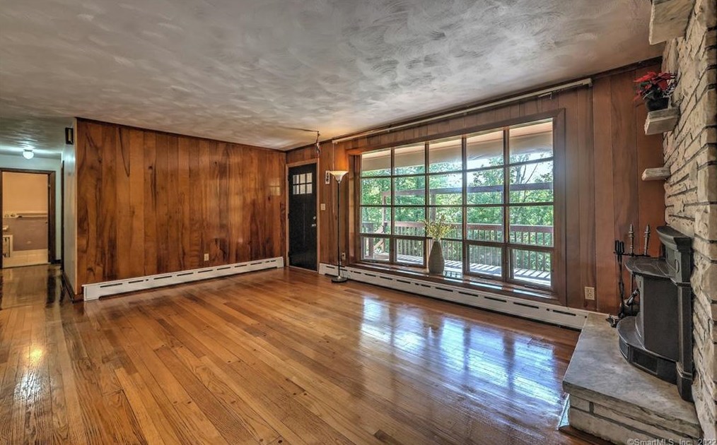 70 Acorn Hl Rd, New Haven CT 06525-1021 exterior