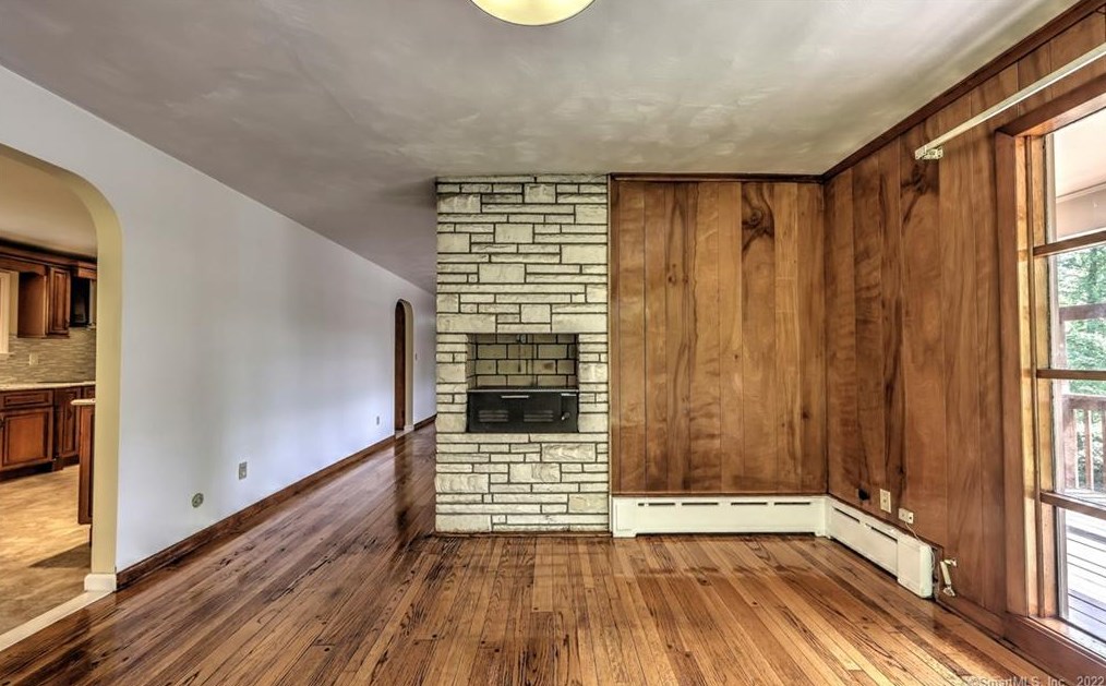 70 Acorn Hl Rd, New Haven CT 06525-1021 exterior