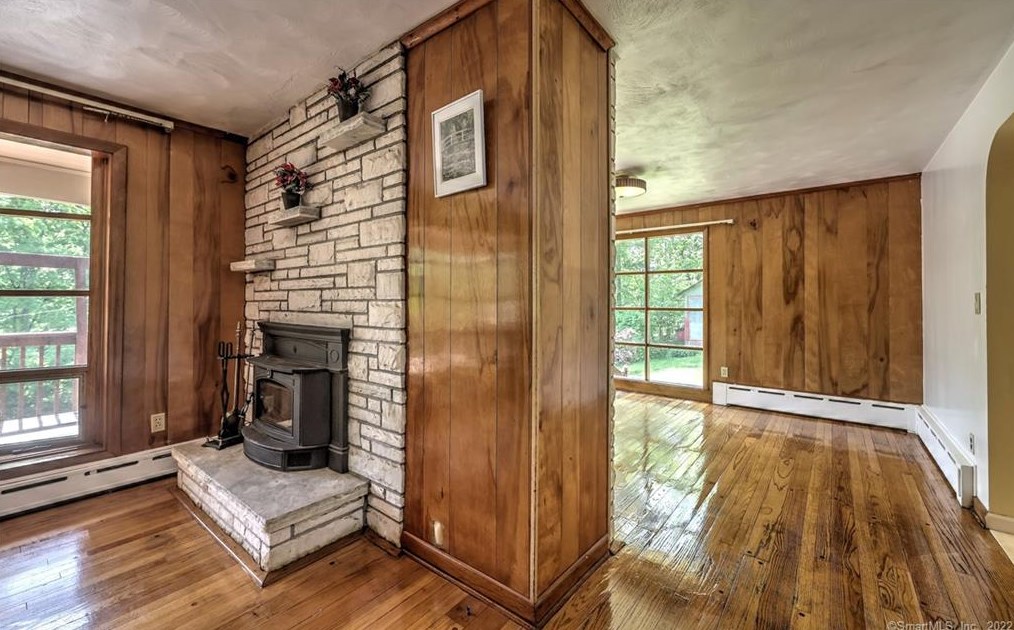 70 Acorn Hl Rd, New Haven CT 06525-1021 exterior