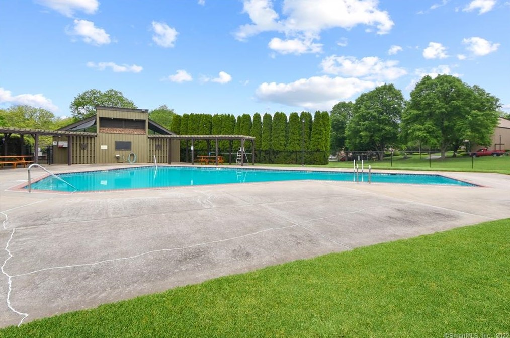77 Mattabasset Dr, Meriden CT  06450-7432 exterior