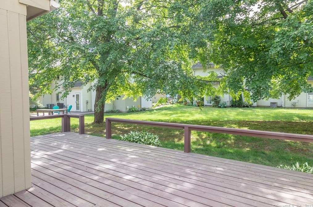 198 Dusky Ln, Suffield CT  06078-1954 exterior