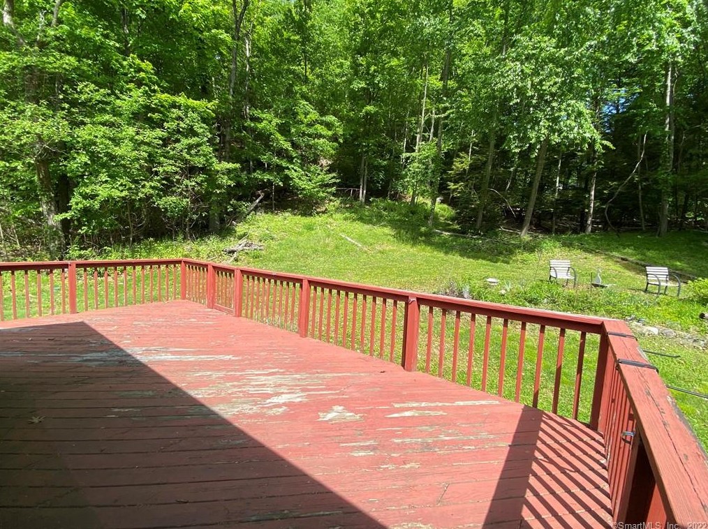 43 Edwards Rd, New Haven CT 06524-3025 exterior