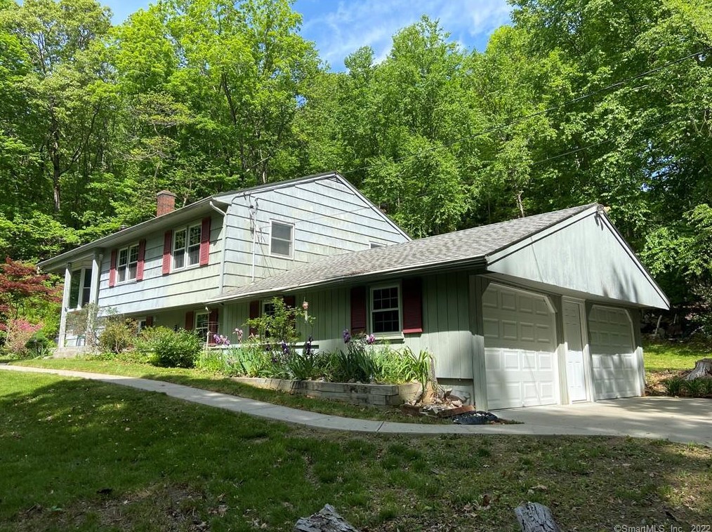 43 Edwards Rd, New-Haven, CT 06524 exterior