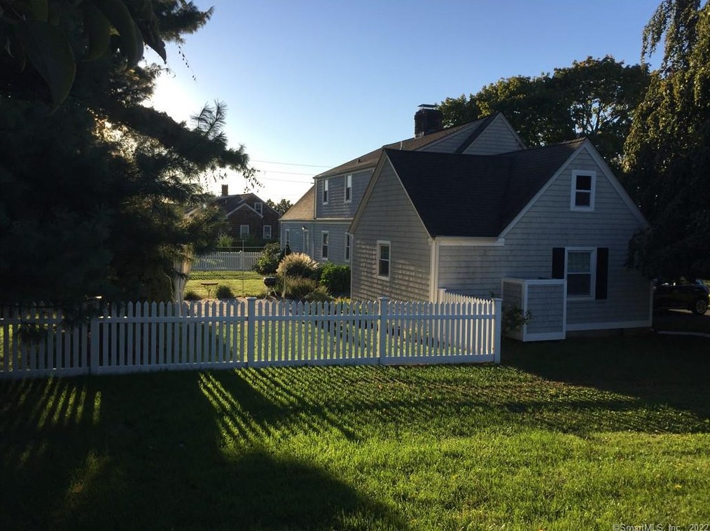 484 Whitfield St, Guilford, CT