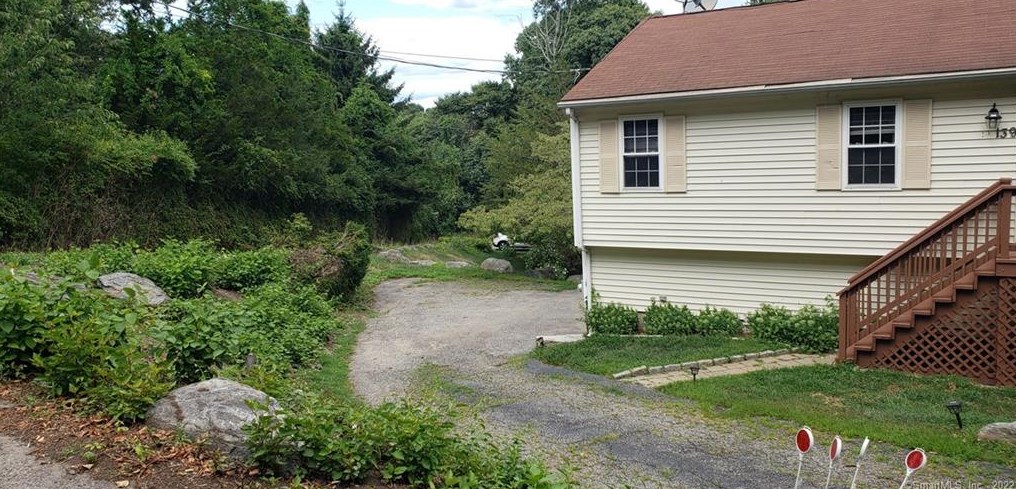 139 Coram Rd, Huntington, CT 06484