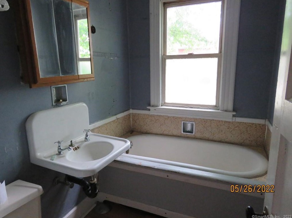 76 Connecticut Blvd, Hartford CT 06108-3013 exterior