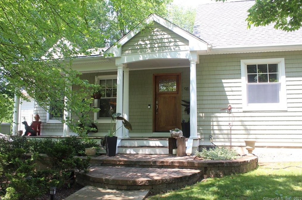 91 3rd St, Suffield, CT 06078